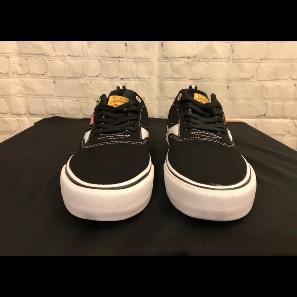 NIB Levi's Lance black & white canvas sneakers - Size 8 - Picture 2 of 10